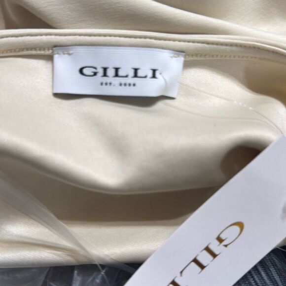 GILLI short sleeve wrap top size small NWT - Picture 4 of 5